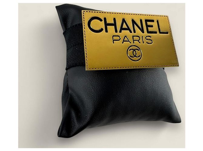 Spilla vintage con targhetta Chanel Gold hardware - vista 20
