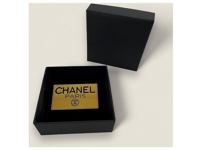 Spilla vintage con targhetta Chanel Gold hardware - vista 8