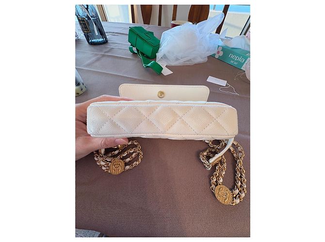 Wallet On Chain Chanel borsa telefono in pelle bianca con catena dorata Bianco - vista 3