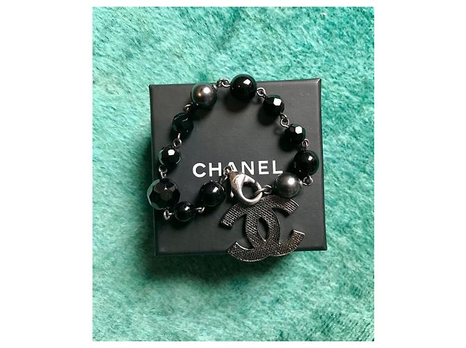 Bracciale in metallo con perle con logo iconico CC in argento Chanel Nero - vista 2