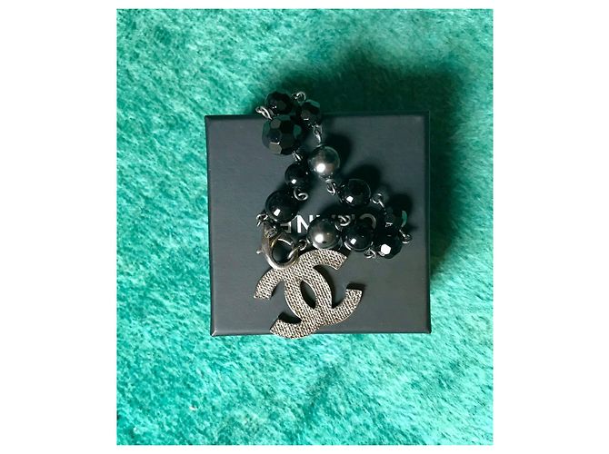 Bracciale in metallo con perle con logo iconico CC in argento Chanel Nero - vista 4