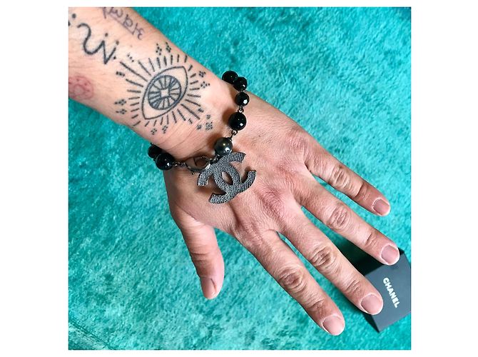 Bracciale in metallo con perle con logo iconico CC in argento Chanel Nero - vista 6