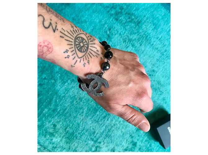 Bracciale in metallo con perle con logo iconico CC in argento Chanel Nero - vista 7