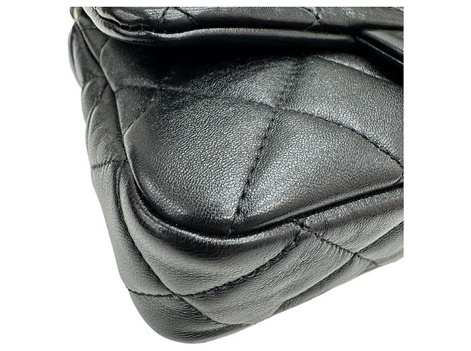 Sac à rabat matelassé Chanel petit modèle Noir - vue 6