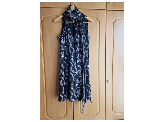 Autre Marque Vestido de seda con estampado de cadena logo y escote en V - vista 2