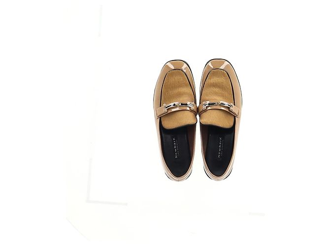 Autre Marque Newbark Melanie Slipper aus beigem Lackleder - Ansicht 10