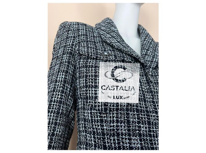 Schwarze schimmernde Tweedjacke mit CC-Perlenknöpfen von Chanel 42 FR - Ansicht 14