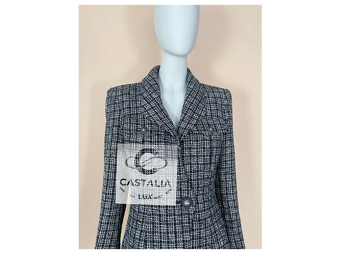 Schwarze schimmernde Tweedjacke mit CC-Perlenknöpfen von Chanel 42 FR - Ansicht 6