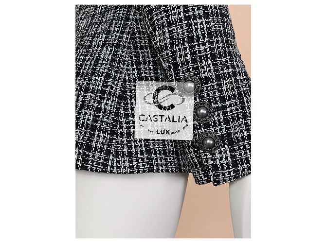 Schwarze schimmernde Tweedjacke mit CC-Perlenknöpfen von Chanel 42 FR - Ansicht 9