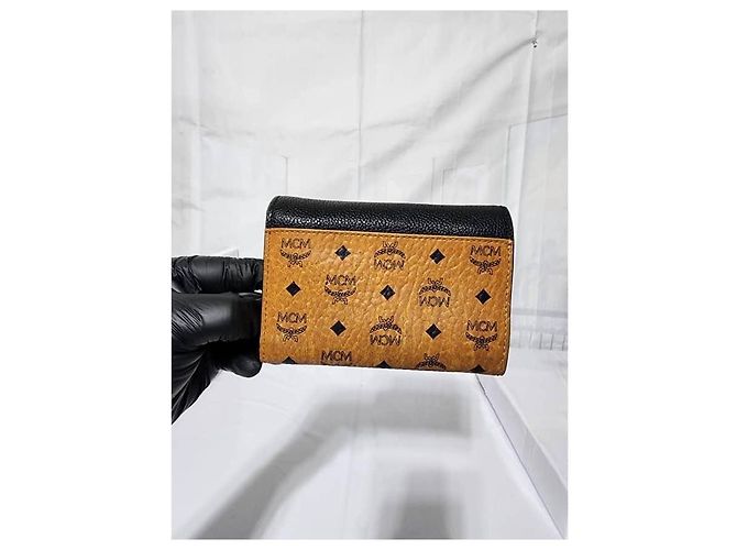 Billetera trifold con solapa de lona recubierta y cuero MCM Visetos Negro/Marrón Castaño - vista 3