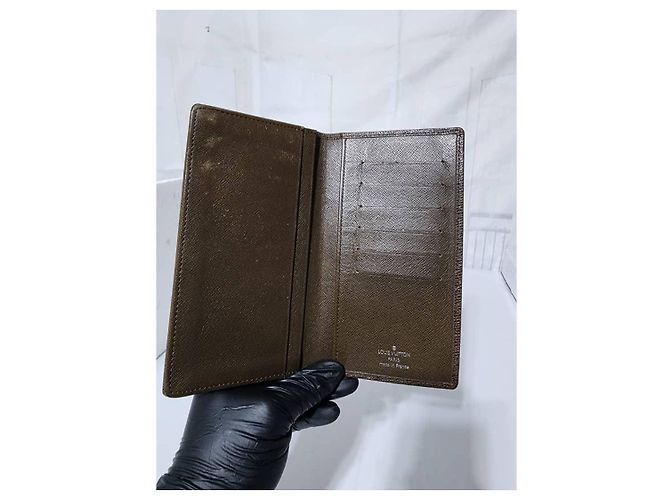 Louis Vuitton Taiga Leder Bifold Langbörse Braun - Ansicht 8