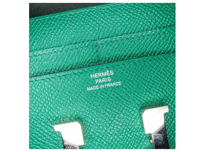 Cartera corta Constance en Epsom verde de Hermès - vista 5
