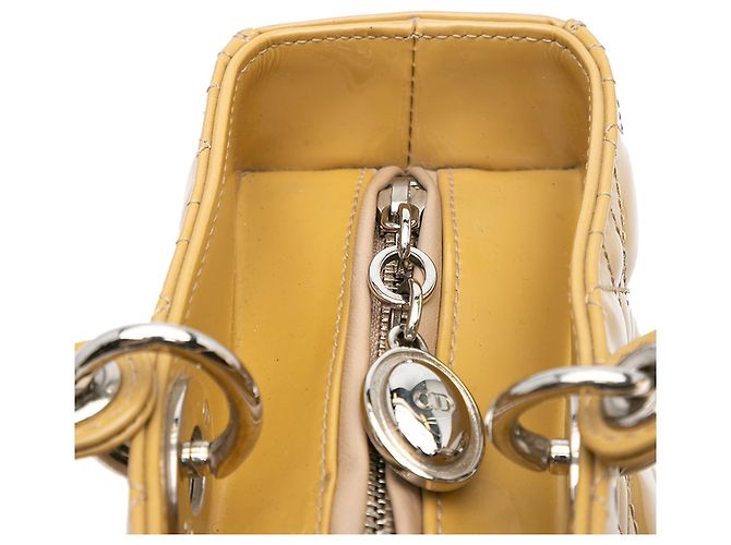 Dior Giallo Grande Borsa in Vernice Cannage Lady Dior - vista 8