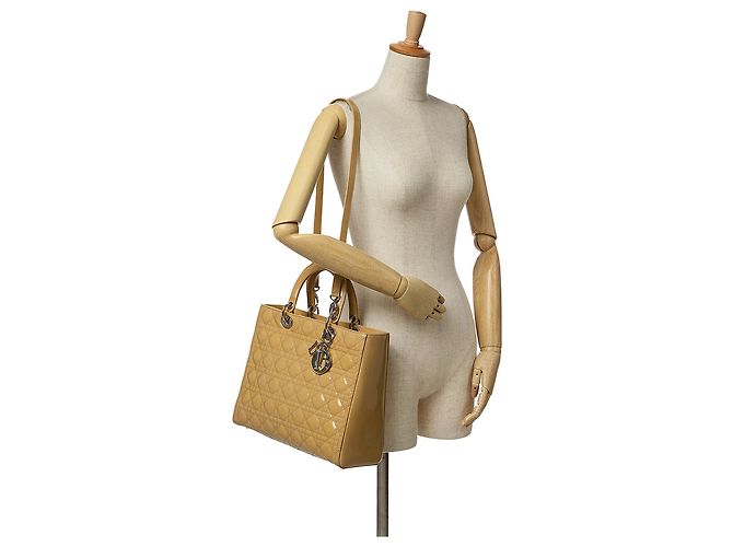 Dior Giallo Grande Borsa in Vernice Cannage Lady Dior - vista 9
