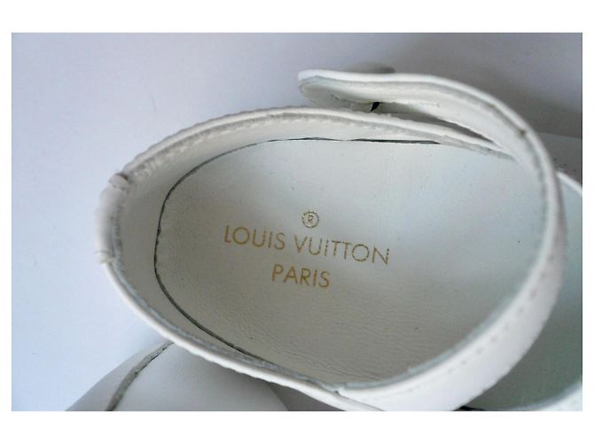 LOUIS VUITTON Chaussons naissance cuir blanc mixte T18 - vue 2