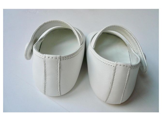 LOUIS VUITTON Chaussons naissance cuir blanc mixte T18 - vue 3