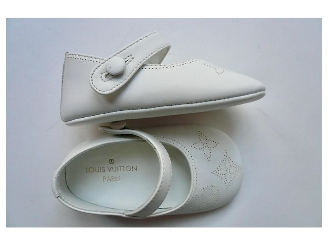 LOUIS VUITTON Chaussons naissance cuir blanc mixte T18 - vue 7