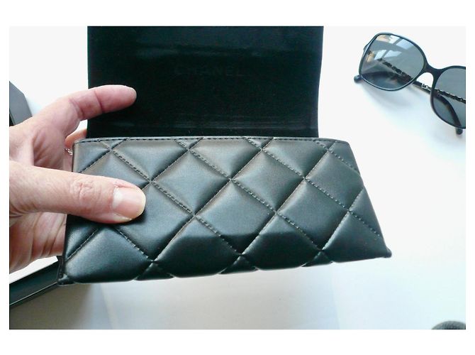 CHANEL Nuevas Gafas Negras Cuadradas con Cadena Negro - vista 3