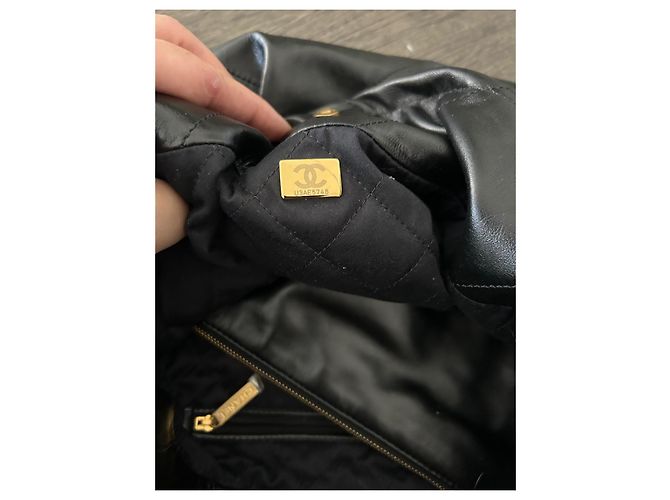 Borsa Chanel 22 Nera in Pelle di Agnello con Hardware Oro Nero - vista 4