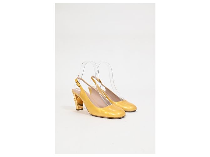 Timeless Chanel CC Slingback Pumps aus gelbem Lackleder - Ansicht 12