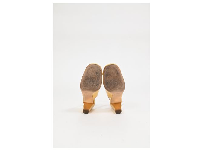 Timeless Chanel CC Slingback Pumps aus gelbem Lackleder - Ansicht 14