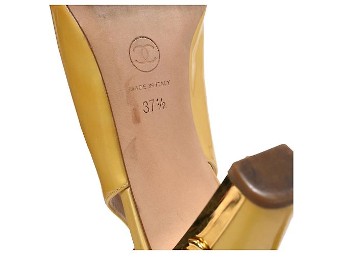 Timeless Chanel CC Slingback Pumps aus gelbem Lackleder - Ansicht 7