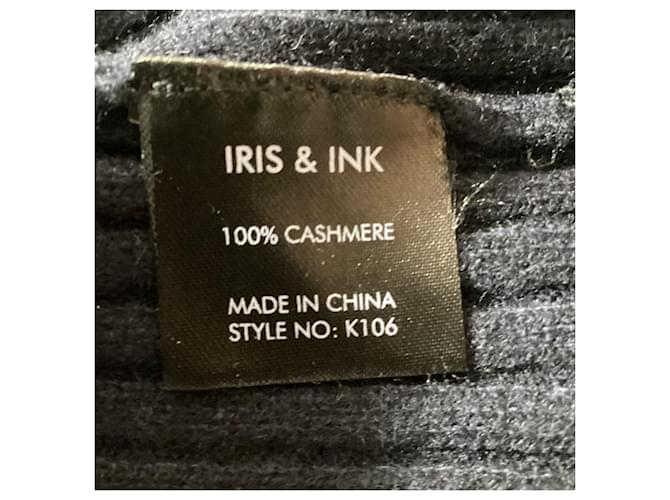 Iris & Ink V-Ausschnitt Rippstrickpullover aus marineblauem Kaschmir - Ansicht 6