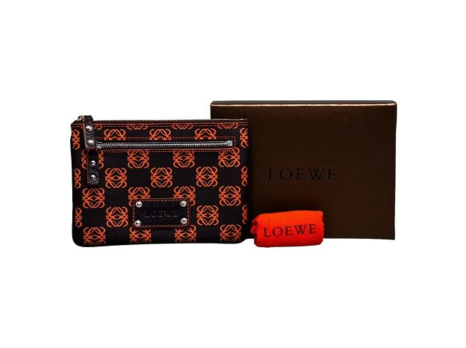 Pochette Loewe Anagram Nera e Arancione in Pelle Nero - vista 9