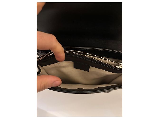Borsa a tracolla nera Gucci GG in rilievo Nero - vista 6