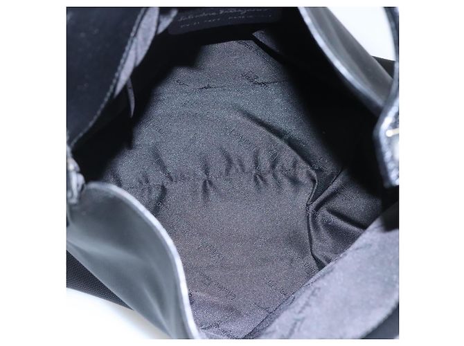 Borsa a mano in tela nera Salvatore Ferragamo Auth KD096 Nero - vista 10
