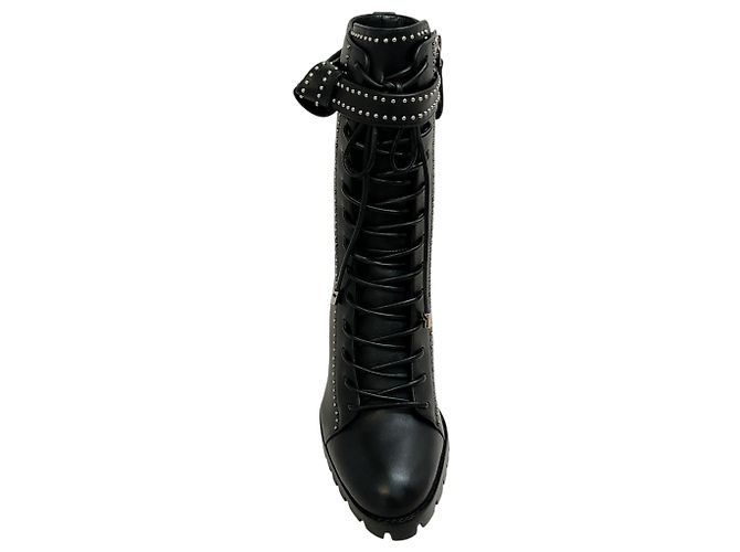 Botas de salto Evelyn pretas com tachas e cadarços de Alexandre Birman - vista 4