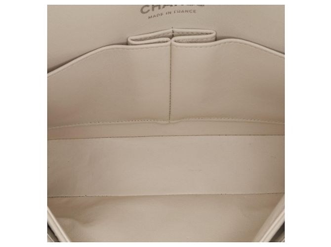 Chanel Bianco Piccolo Classico Chevron in Pelle di Agnello Doppio Flap Bianco sporco - vista 4