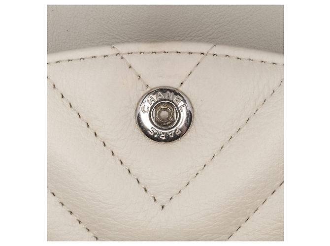 Chanel Bianco Piccolo Classico Chevron in Pelle di Agnello Doppio Flap Bianco sporco - vista 6