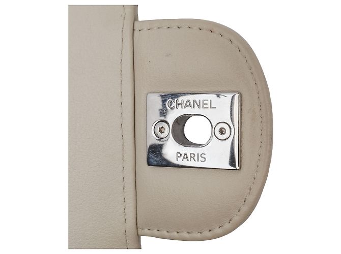 Chanel Bianco Piccolo Classico Chevron in Pelle di Agnello Doppio Flap Bianco sporco - vista 7