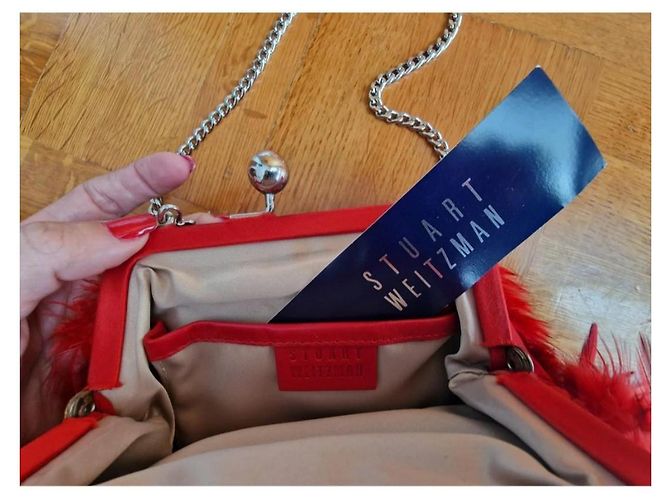 Clutch de plumas Stuart Weitzman roja - vista 4