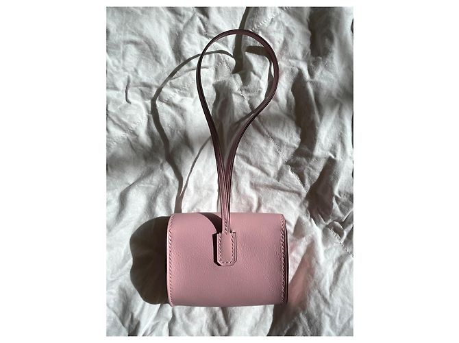 Charm Hermès Kelly Festival Rose Sakura in pelle Swift rosa - vista 3