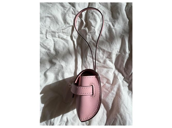 Charm Hermès Kelly Festival Rose Sakura in pelle Swift rosa - vista 4