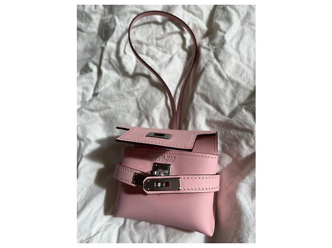 Charm Hermès Kelly Festival Rose Sakura in pelle Swift rosa - vista 9