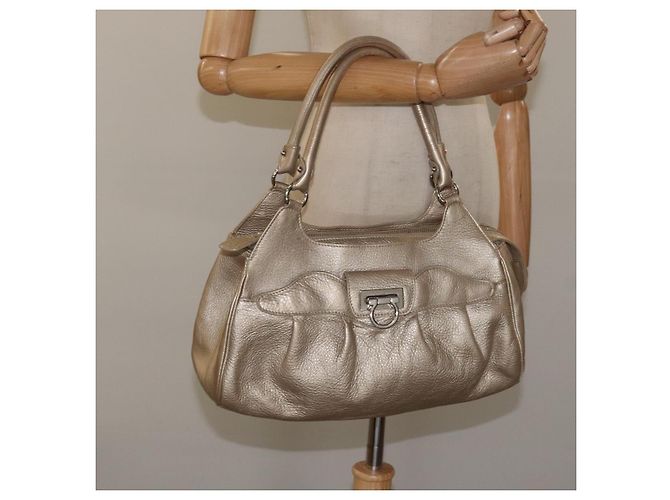 Borsa a mano in pelle Gancini Salvatore Ferragamo Auth am7952 D'oro - vista 24