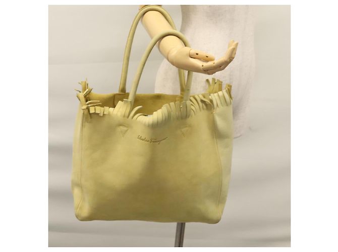 Borsa a Spalla Salvatore Ferragamo in Camoscio Giallo Auth 100746 - vista 28