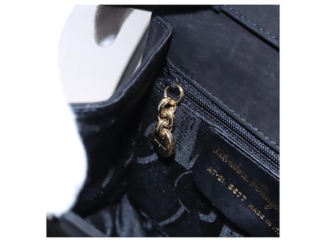 Borsa a mano Vala in suede 2 in 1 nera e oro Auth BA373 di Salvatore Ferragamo Nero D'oro - vista 22