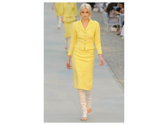 Chanel Nuevo Conjunto de Tweed Lavanda con Botones Gripoix CC 38 FR - vista 3