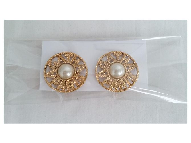 Autre Marque Orecchini con clip - Ottime condizioni - AGATHA PARIS Bianco D'oro Crudo Bianco sporco Gold hardware - vista 9
