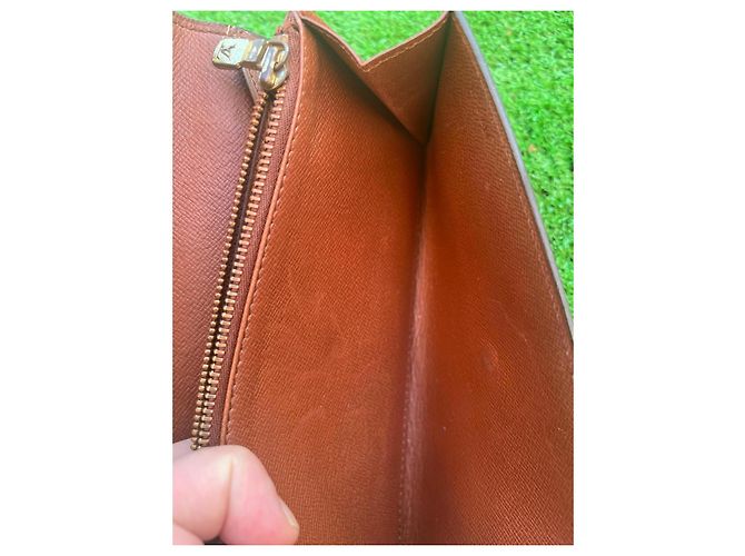 Portafoglio Louis Vuitton Sarah tre pieghe marrone pelle - vista 5