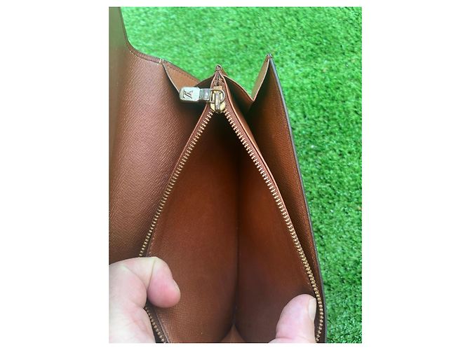 Portafoglio Louis Vuitton Sarah tre pieghe marrone pelle - vista 6