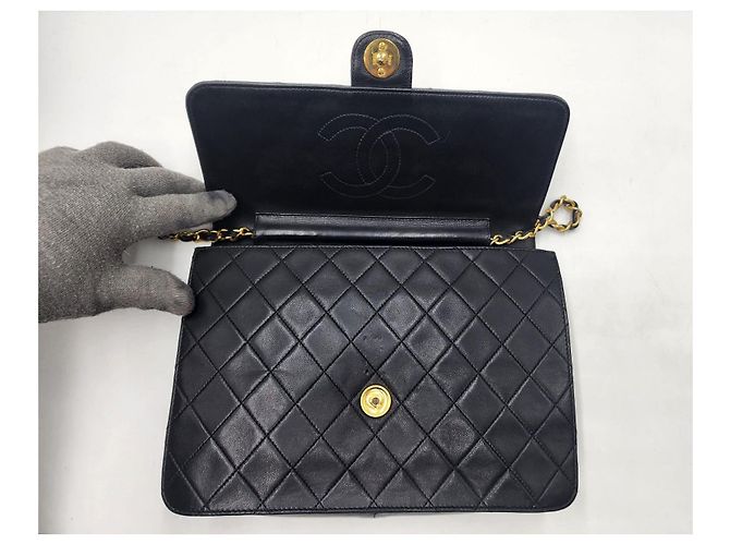 Chanel Classico Senza Tempo Trapuntato con Patta Singola Nero - vista 18