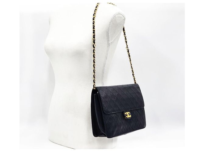 Chanel Classico Senza Tempo Trapuntato con Patta Singola Nero - vista 6
