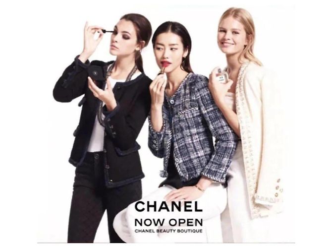 Chanel Ikonische schwarze Tweedjacke von Keira Knightley - Ansicht 3