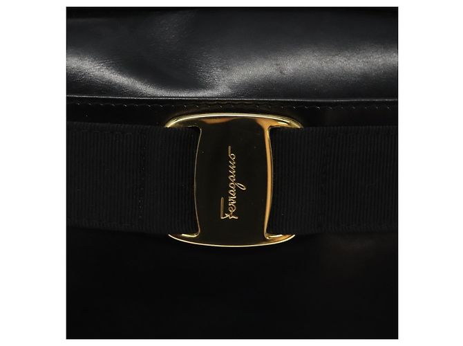 Borsa a Spalla Vala in Pelle Nera e Oro Salvatore Ferragamo Auth am7884 - vista 18