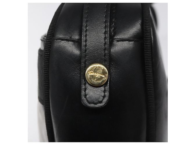 Borsa a Spalla Vala in Pelle Nera e Oro Salvatore Ferragamo Auth am7884 - vista 9